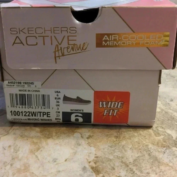 Skechers Madison Avenue Rhinestone Slip - Picture 9 of 9